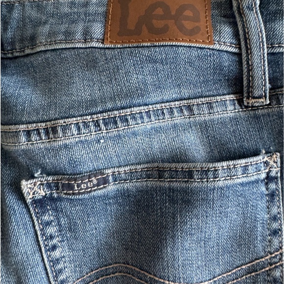 Lee Regular Fit Jeans, Straight Leg, 6, 26 Inseam…Like New - Picture 2 of 6